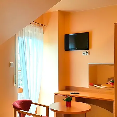 Posejdon Nocleg ze śniadaniem 3*